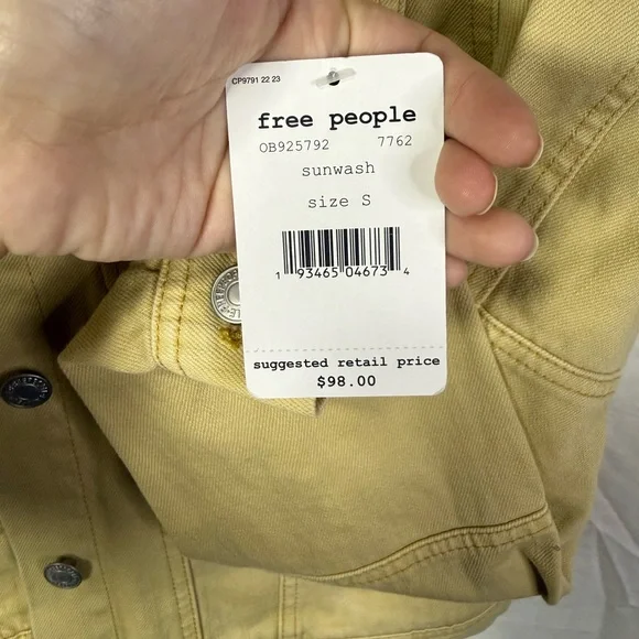 Free People Sunwash Yellow Cropped Denim Jacket Size S NWT - Picture 6 of 6